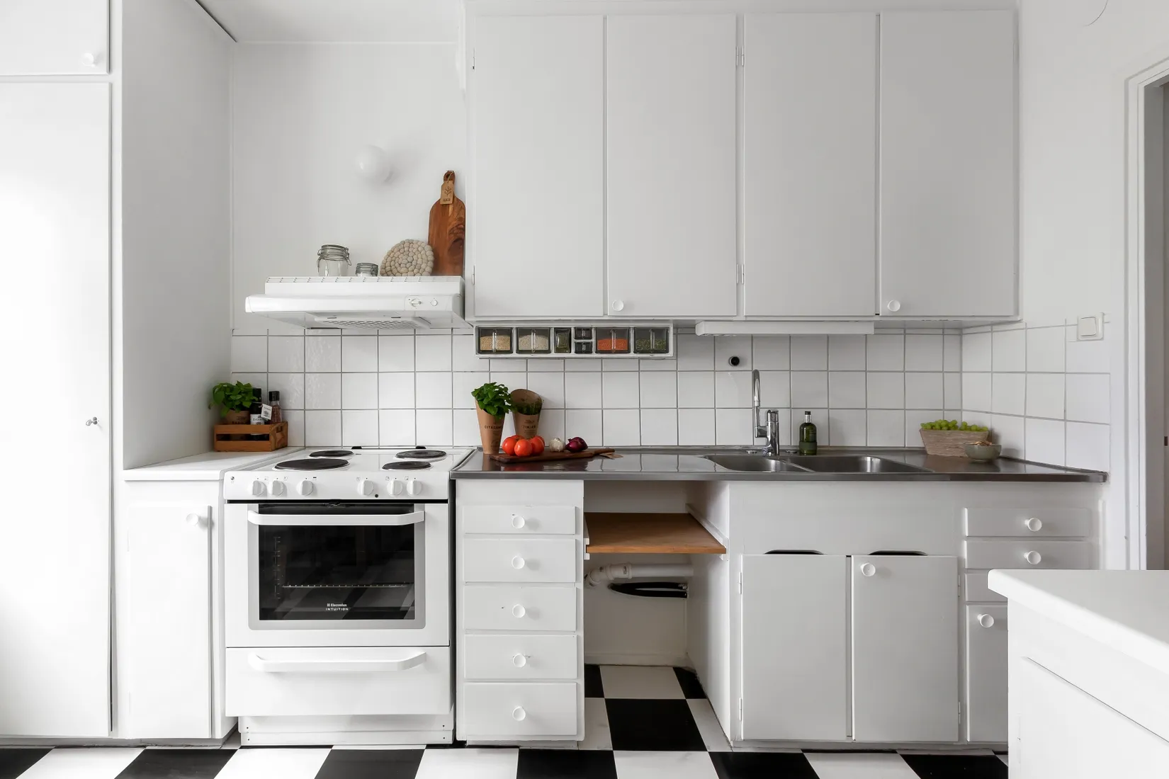 Bostadsrätt, Emågatan 38, 1tr, Bagarmossen, Stockholm