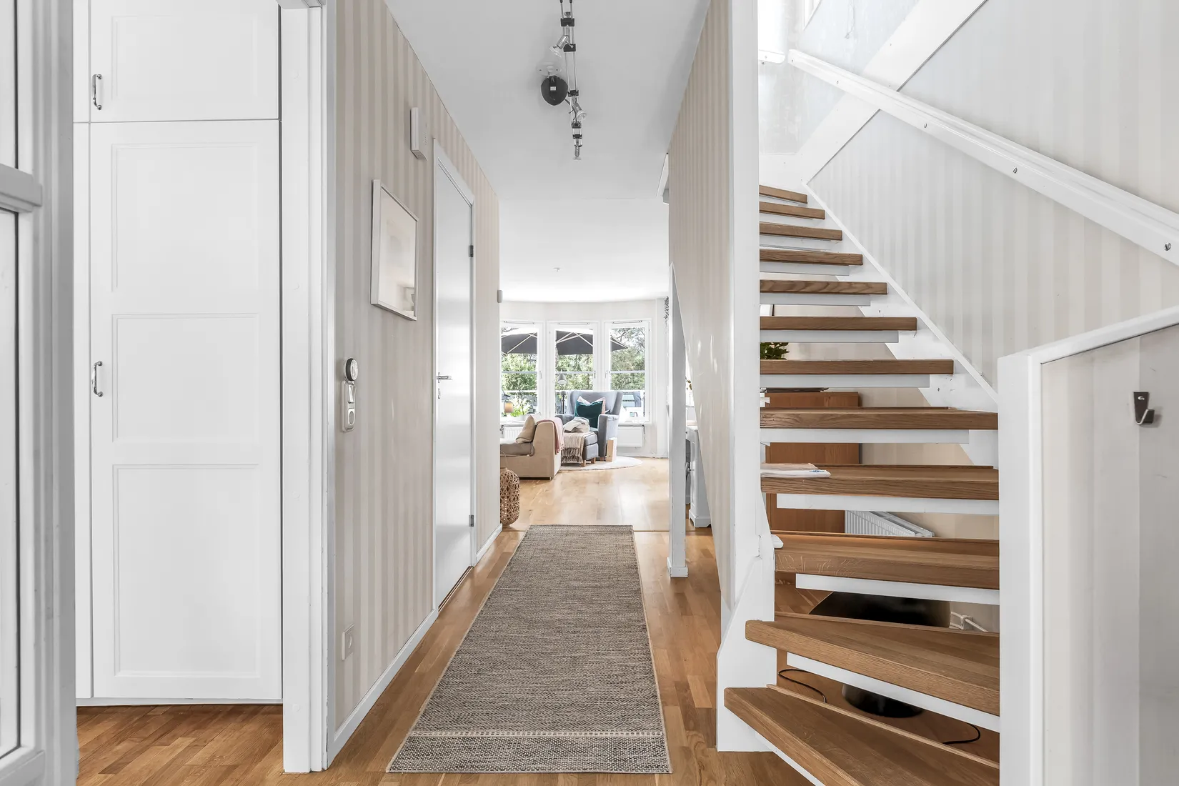 Villa, Radhus, Armébacken 27, Gribbylund, Täby