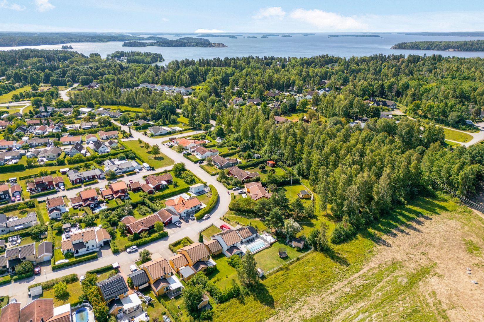 Villa, Radhus, Sikvägen 10, Råbydal, Håbo