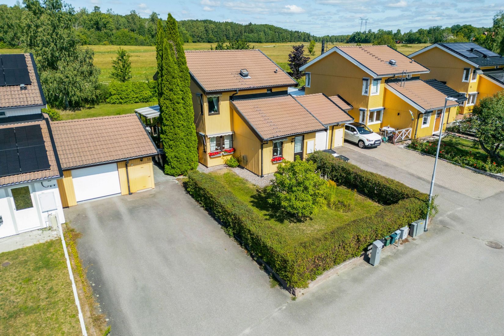 Villa, Radhus, Sikvägen 10, Råbydal, Håbo