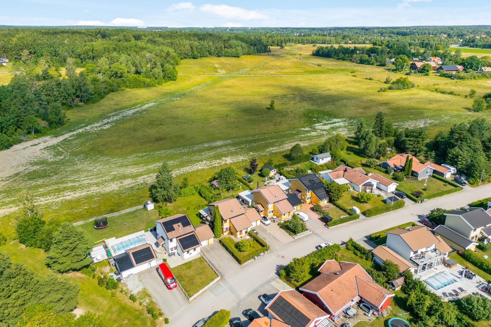 Villa, Radhus, Sikvägen 10, Råbydal, Håbo