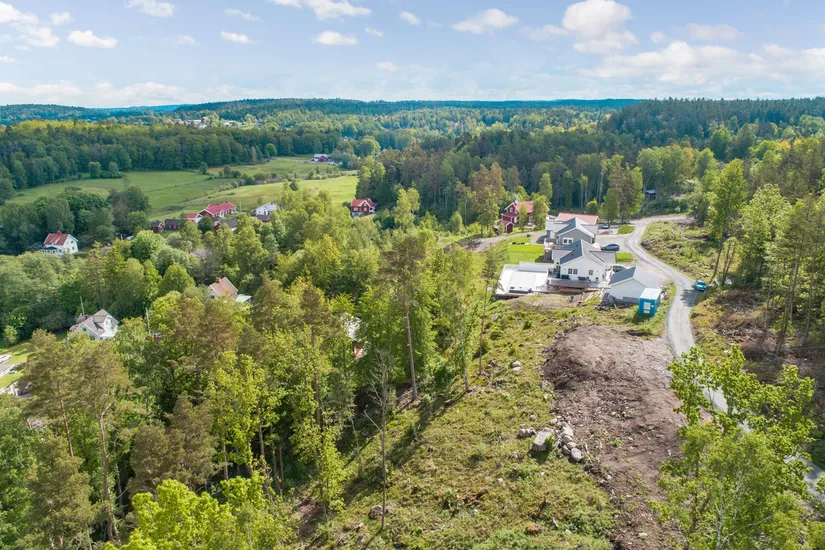 Tomt, Albert Ribbas väg 7B, Lerum