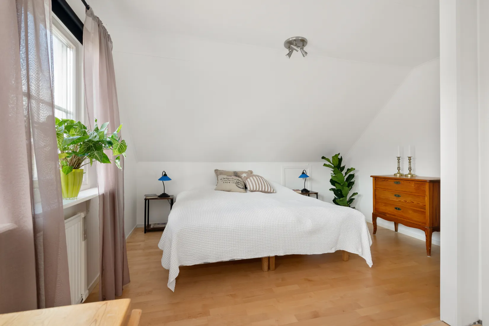 Villa, Brudsporregränd 16, Kälvesta, Stockholm
