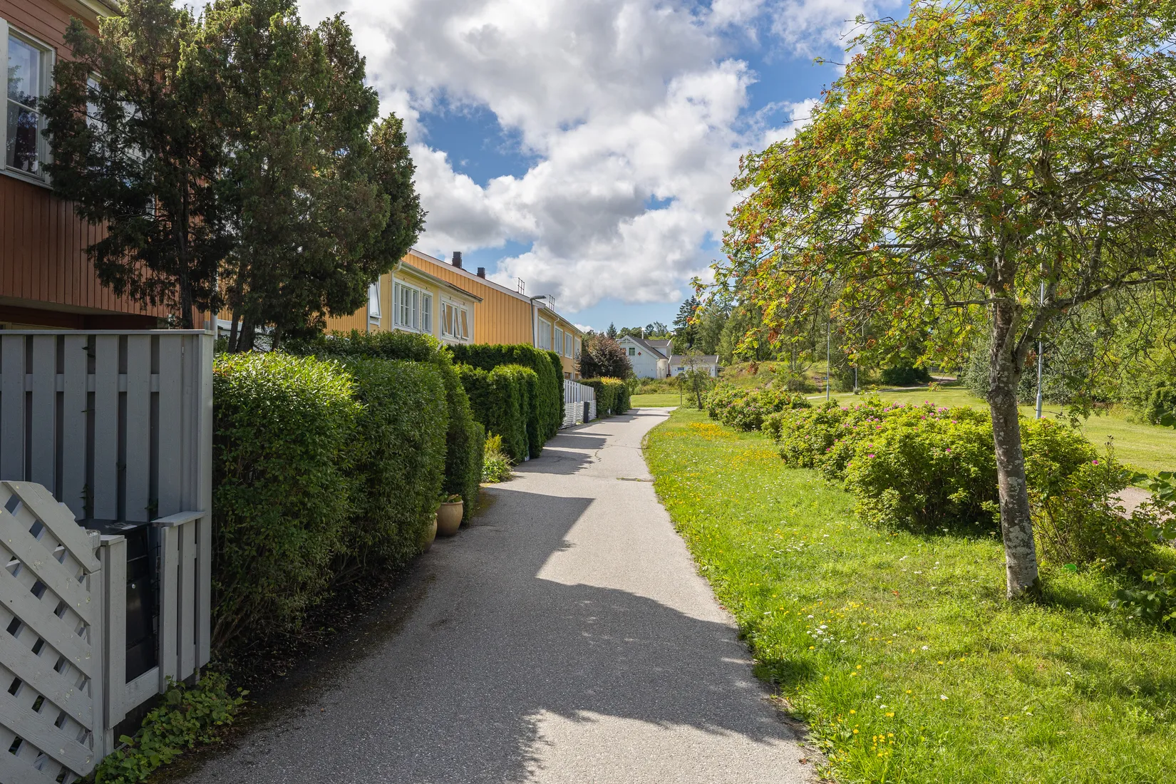 Villa, Radhus, Lövmovägen 113, Bollstanäs, Upplands Väsby