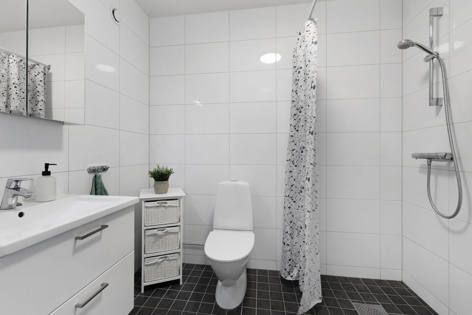 Radhus, Igelvadsstråket 25, Fresta, Upplands Väsby