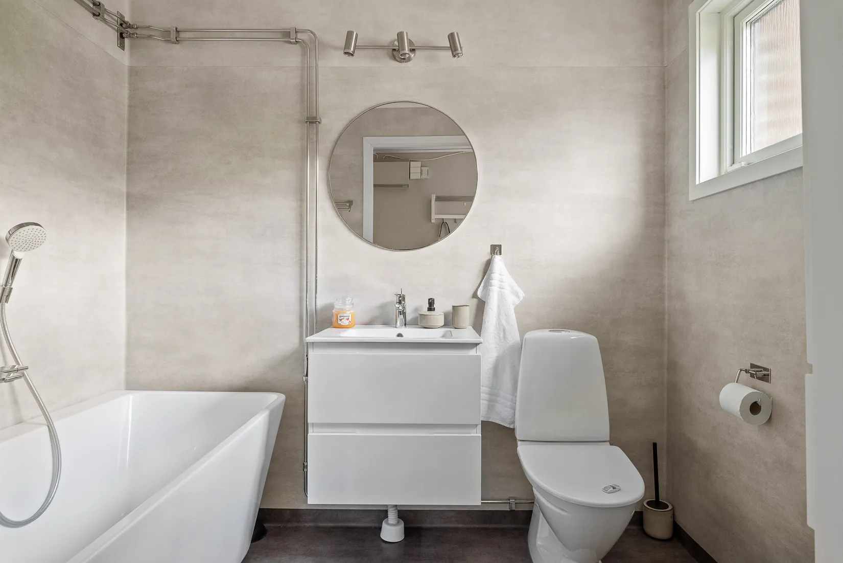 Villa, Radhus, Svansjövägen 3G, Bjuren, Flen
