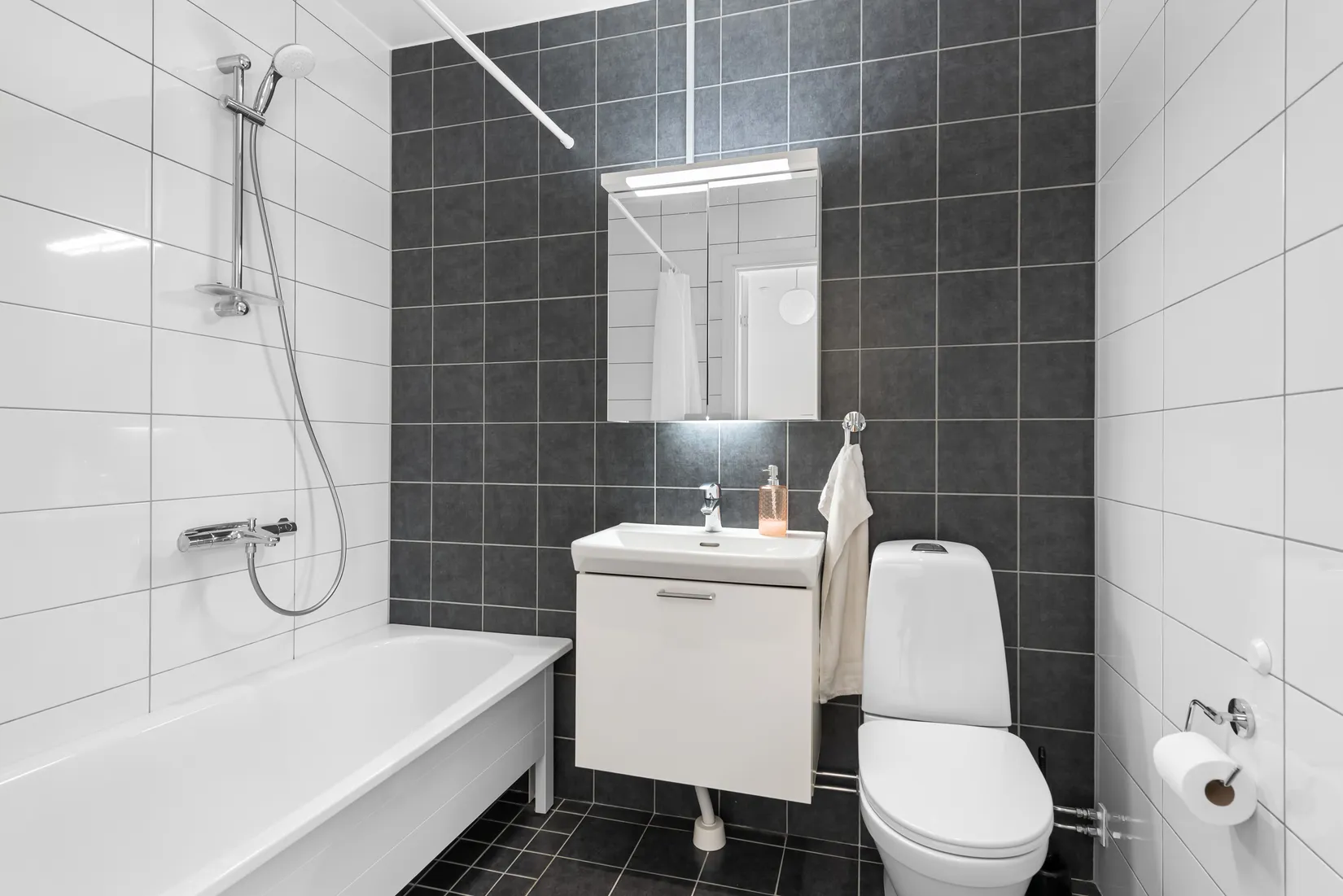 Radhus, Salviagatan 14, Höganäs