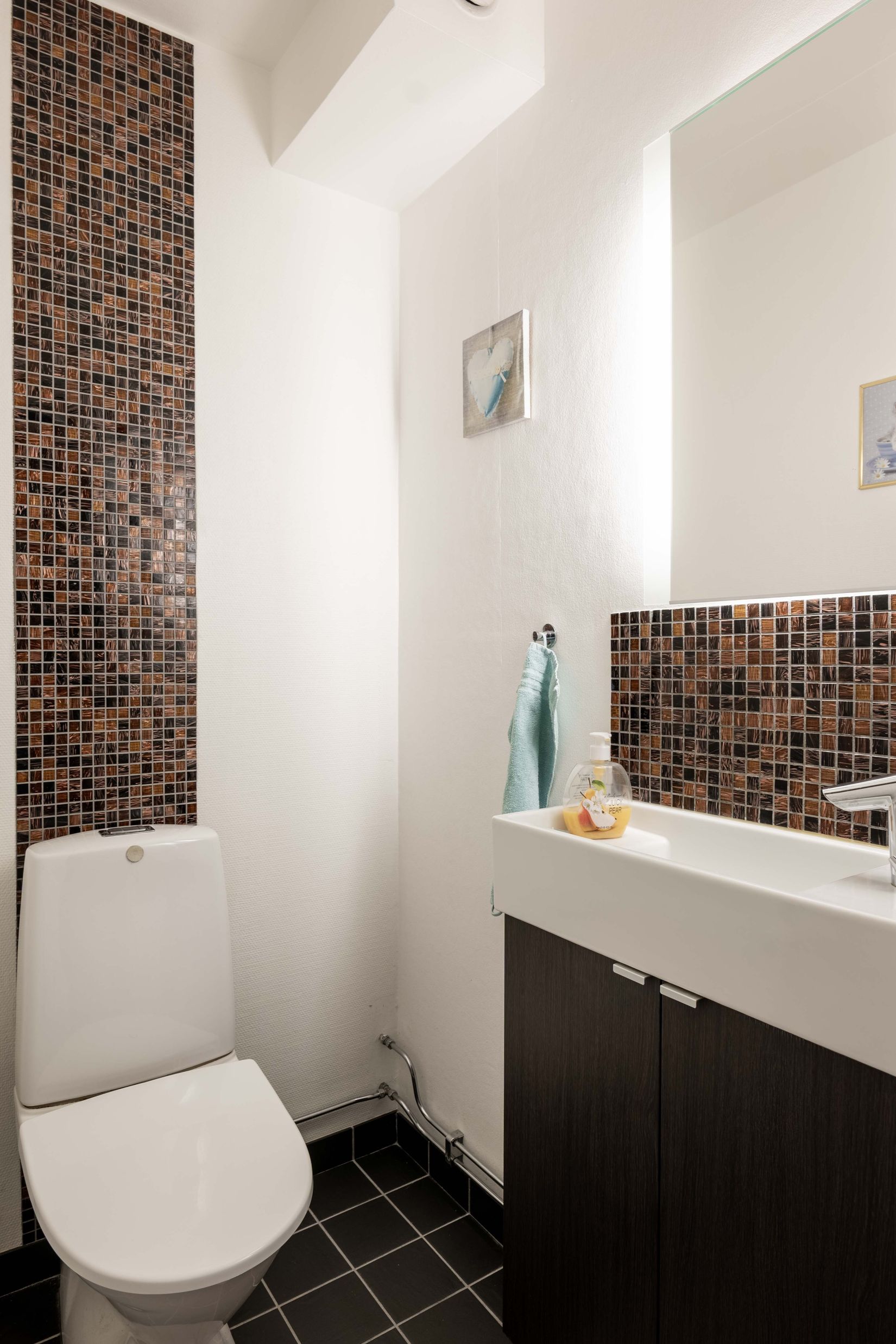 Radhus, Stångjärnsgatan 105, Bäckby, Västerås