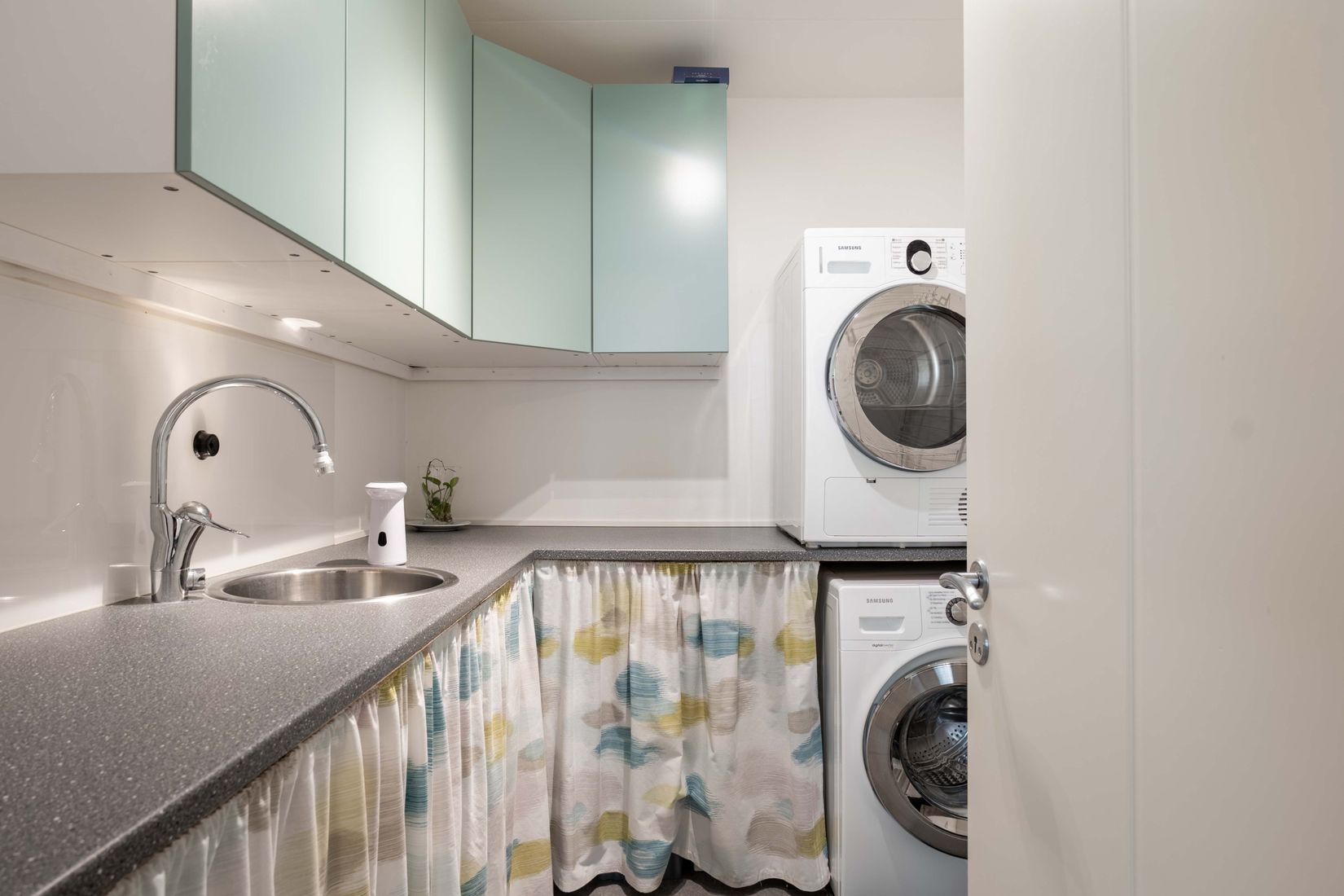 Radhus, Stångjärnsgatan 105, Bäckby, Västerås