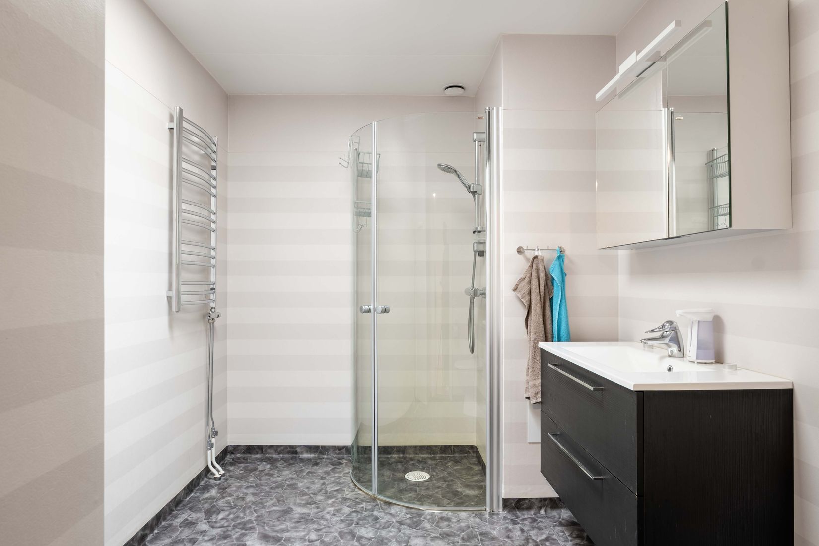 Radhus, Stångjärnsgatan 105, Bäckby, Västerås