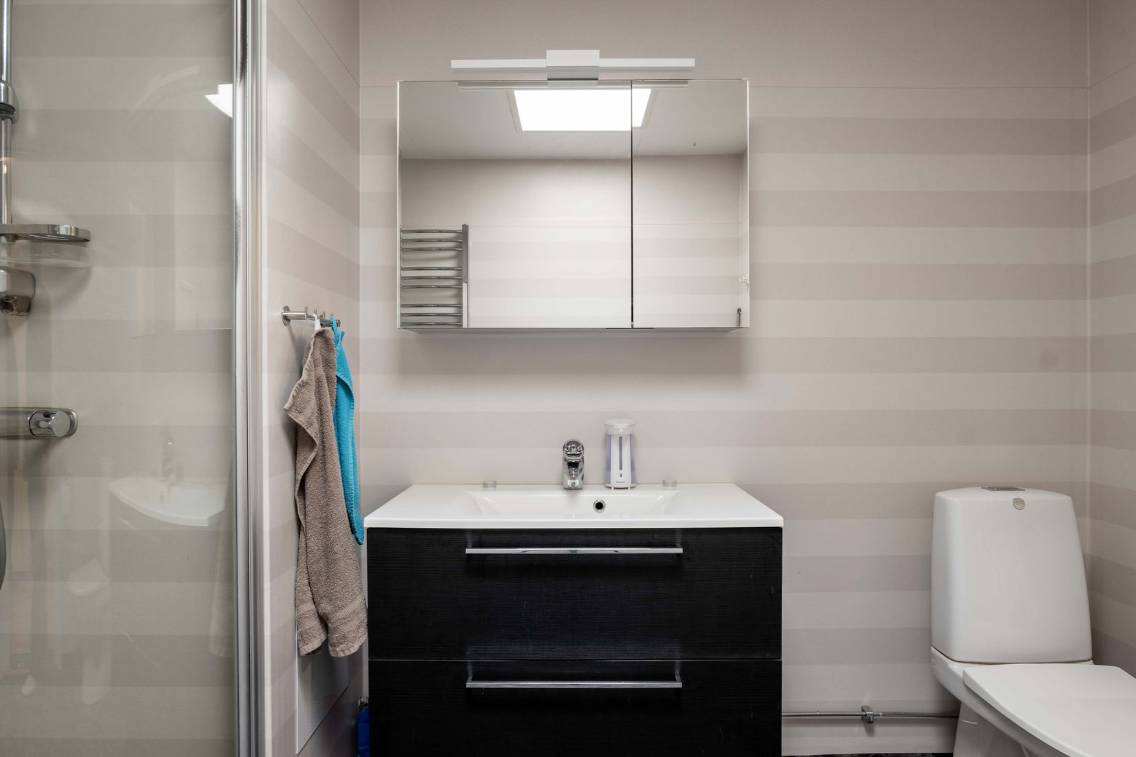 Radhus, Stångjärnsgatan 105, Bäckby, Västerås