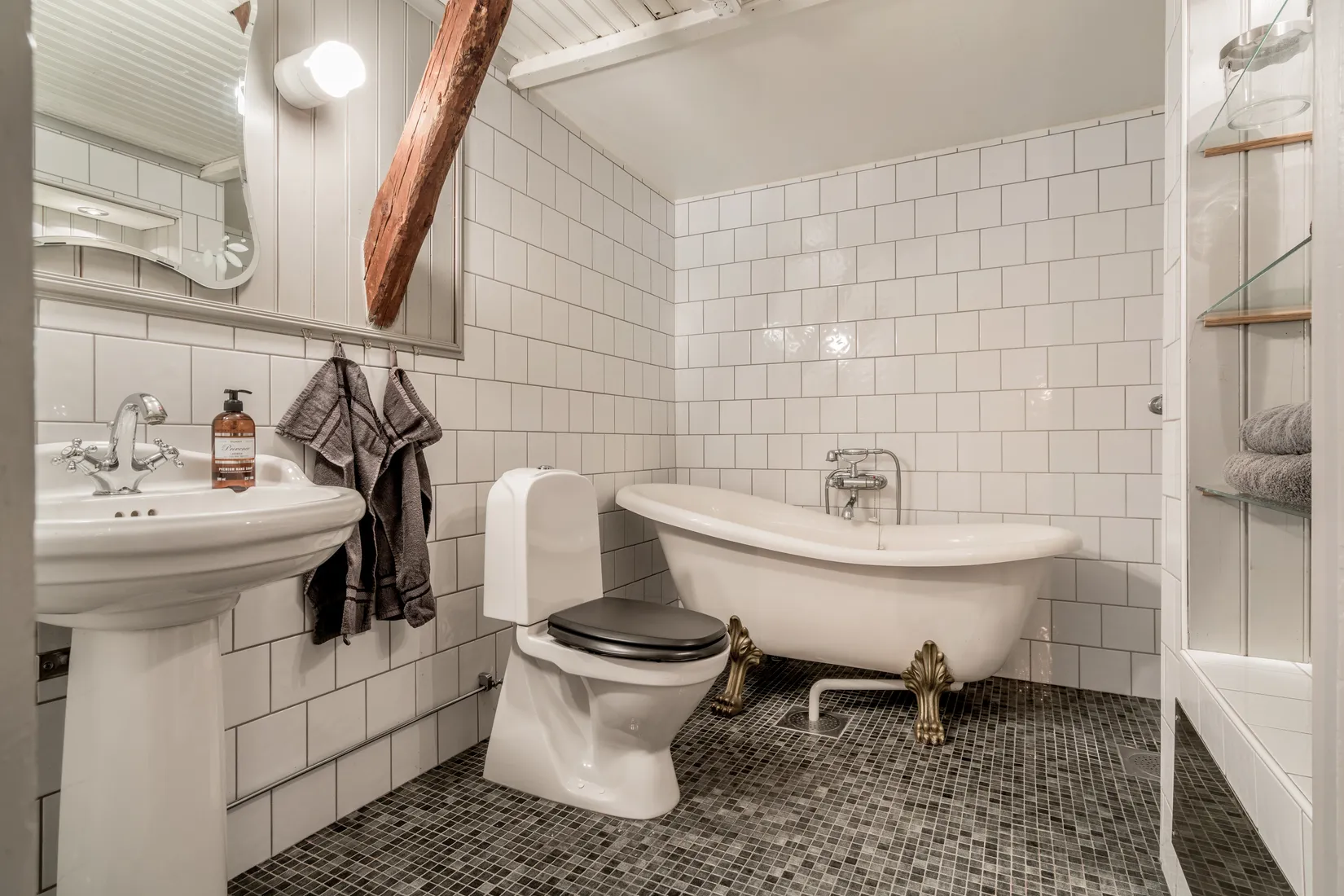 Villa, S:t Annegatan 14, Centralt Öster, Nyköping