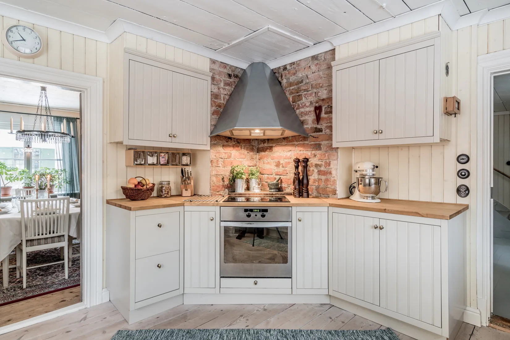 Villa, S:t Annegatan 14, Centralt Öster, Nyköping
