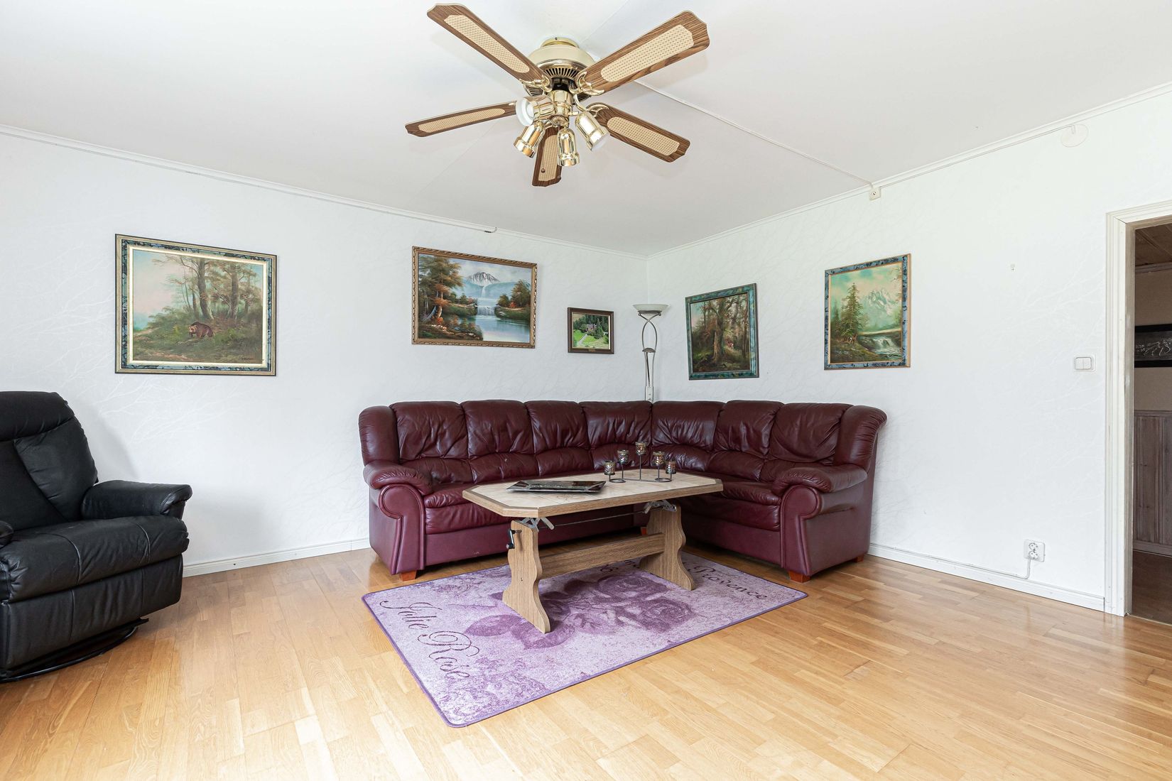 Villa, Lindbacken 21, Munktorp, Köping