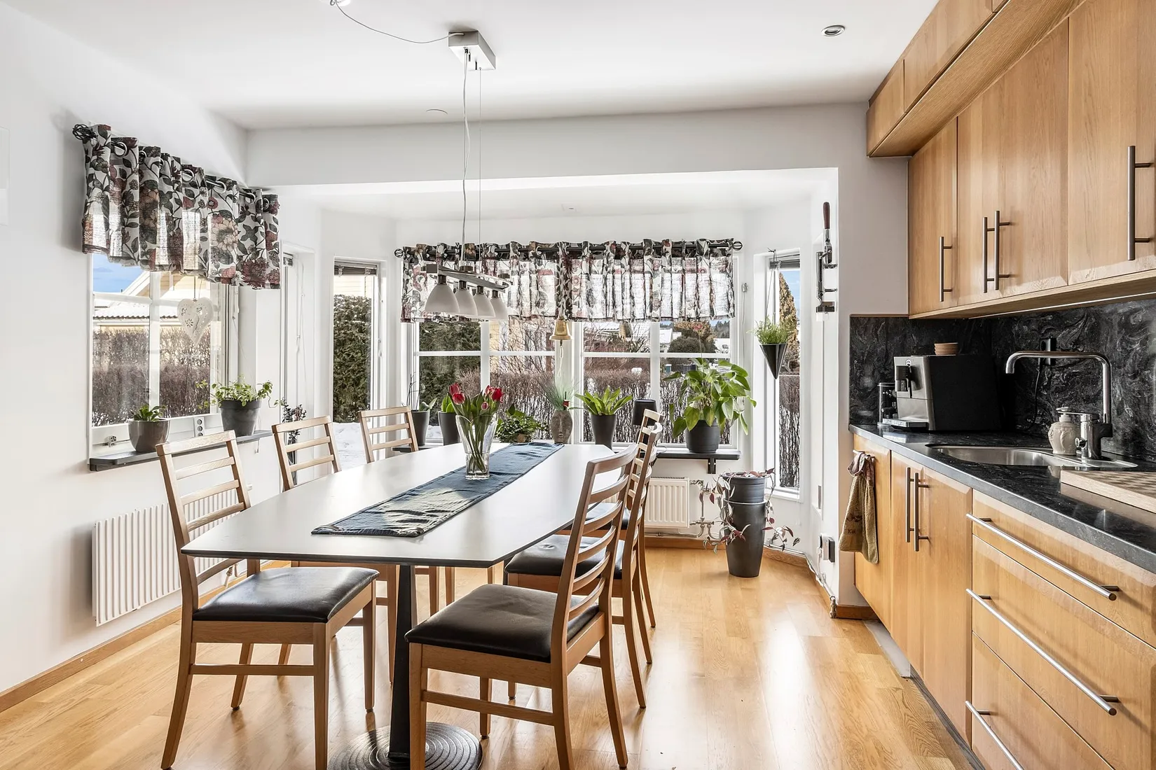 Radhus, Tulpangatan 17, Önsta Gryta, Västerås