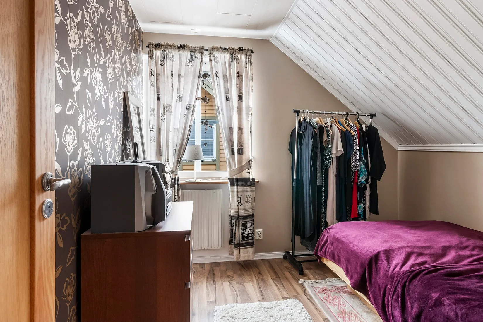 Radhus, Tulpangatan 17, Önsta Gryta, Västerås