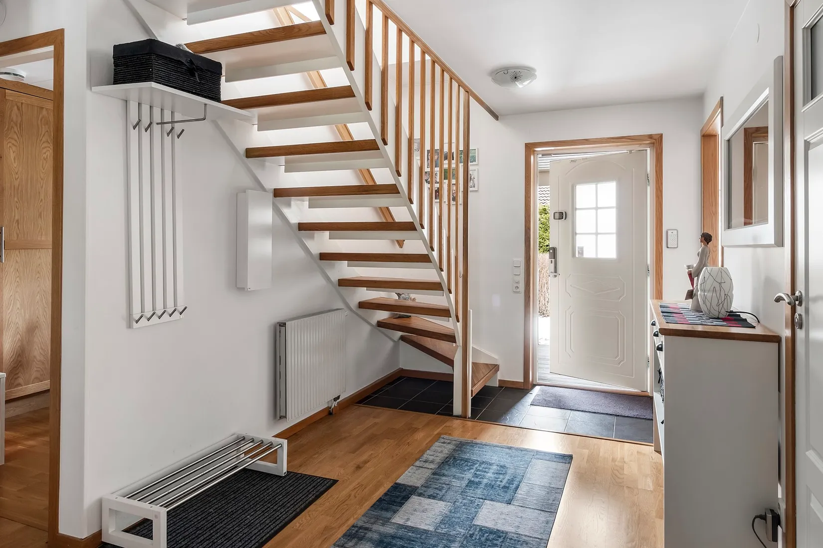 Radhus, Tulpangatan 17, Önsta Gryta, Västerås