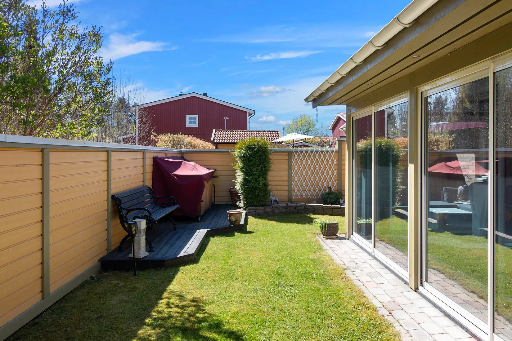 Radhus, Tulpangatan 17, Önsta Gryta, Västerås