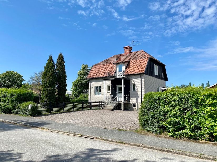 Villa, Lövängsvägen 17, Gamla Hjärsta, Örebro