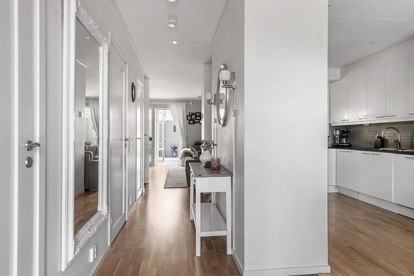 Radhus, Mejerivägen 25, Ale