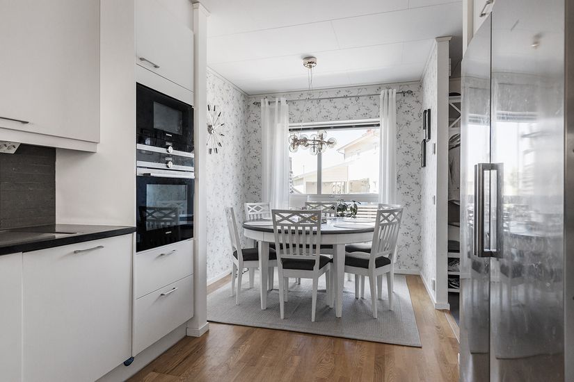 Radhus, Mejerivägen 25, Ale