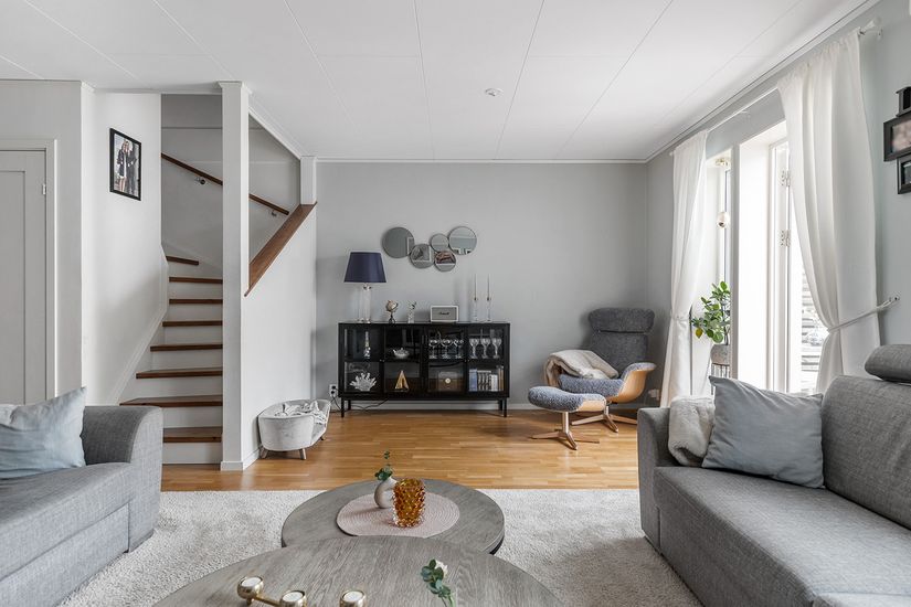 Radhus, Mejerivägen 25, Ale