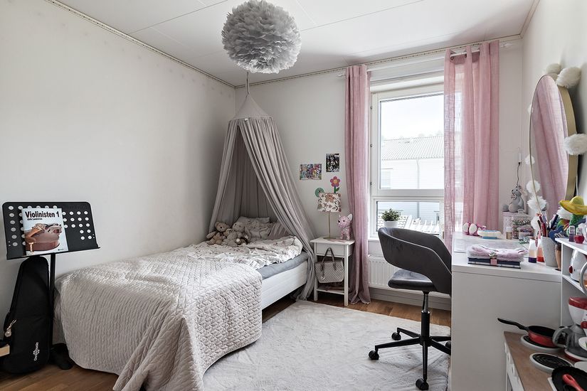 Radhus, Mejerivägen 25, Ale