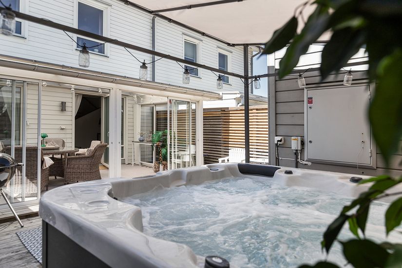 Radhus, Mejerivägen 25, Ale