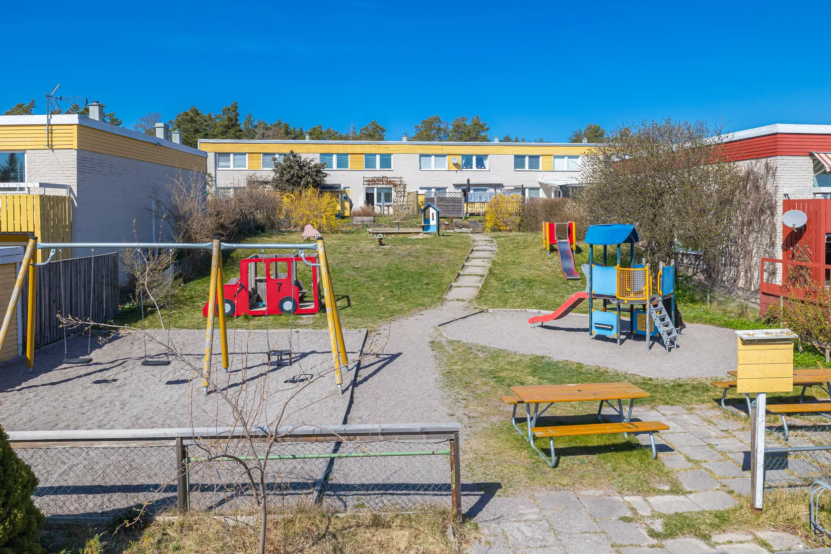 Villa, Radhus, Ljungvägen 53, Sjukyrkoberget, Upplands Väsby