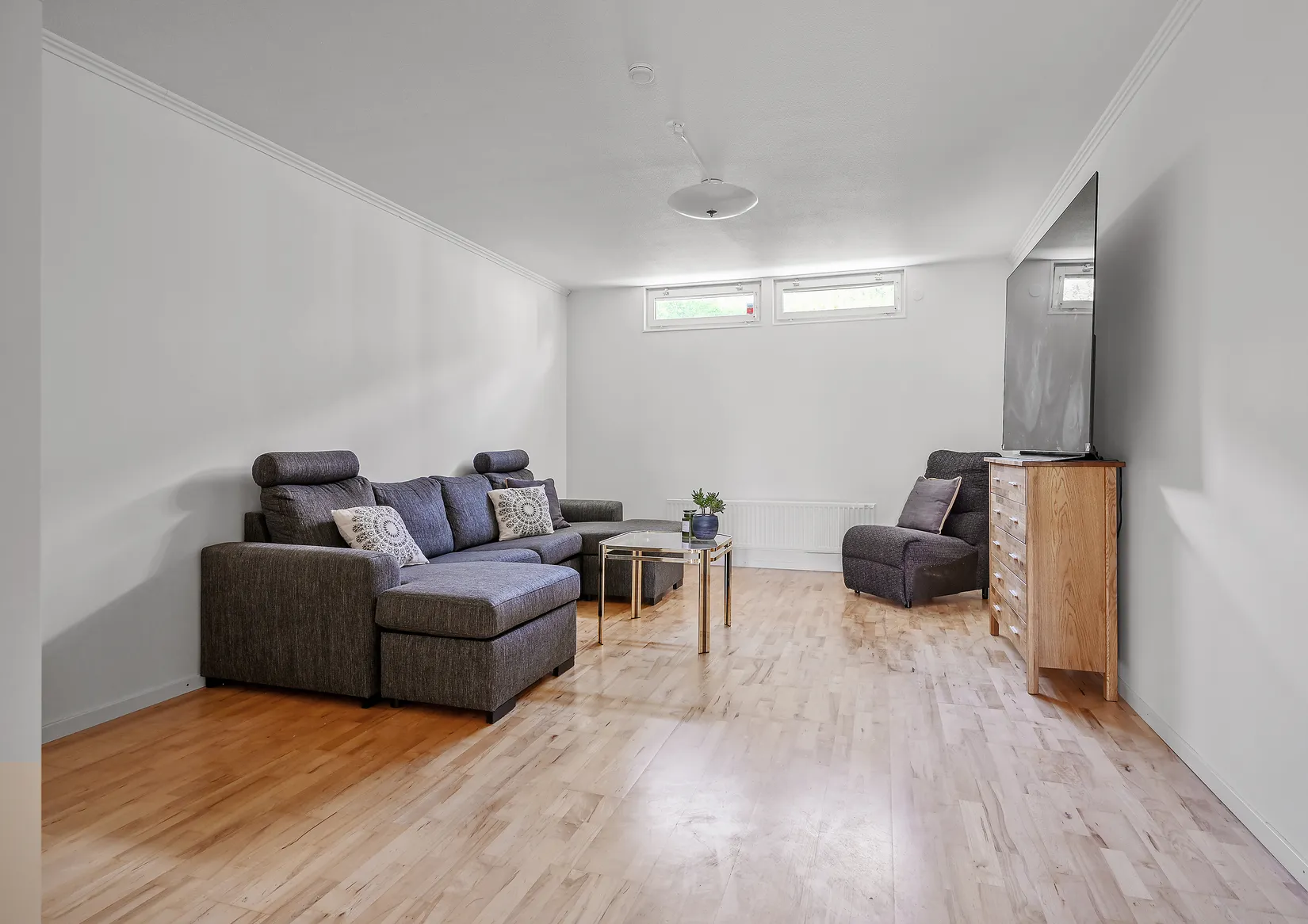 Villa, Radhus, Ljungvägen 53, Sjukyrkoberget, Upplands Väsby