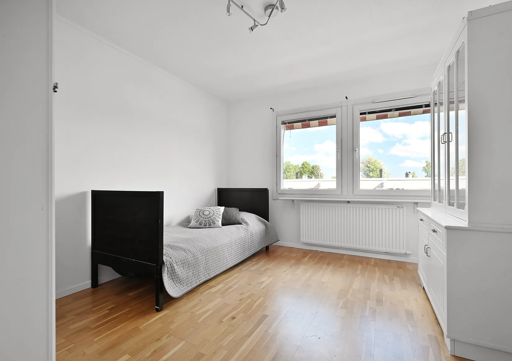 Villa, Radhus, Ljungvägen 53, Sjukyrkoberget, Upplands Väsby