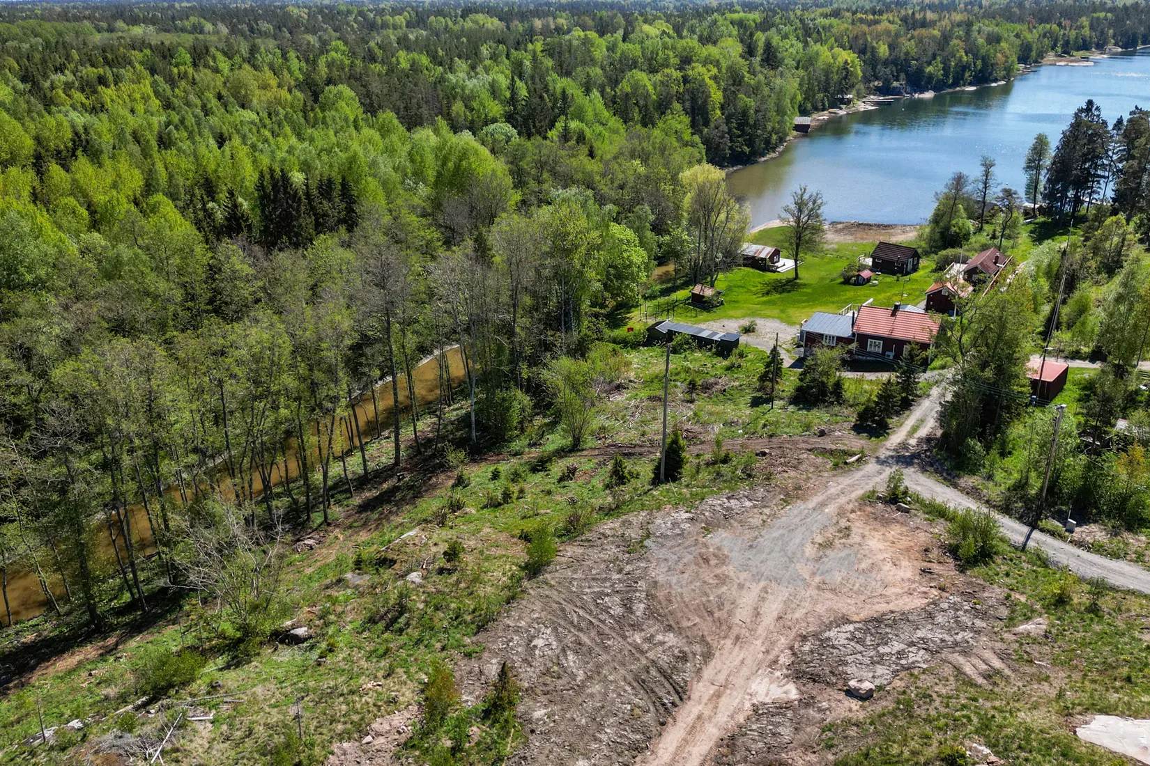 Tomt, Havsnära tomt som går ner till kanalen, Björkö, Norrtälje