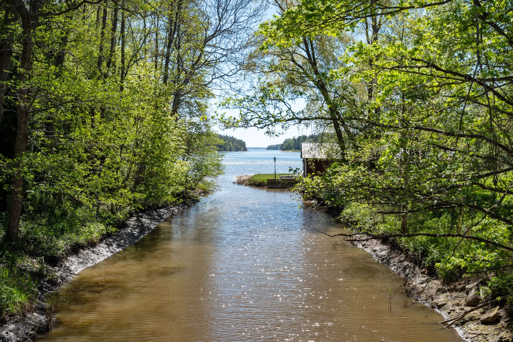 Tomt, Havsnära tomt som går ner till kanalen, Björkö, Norrtälje