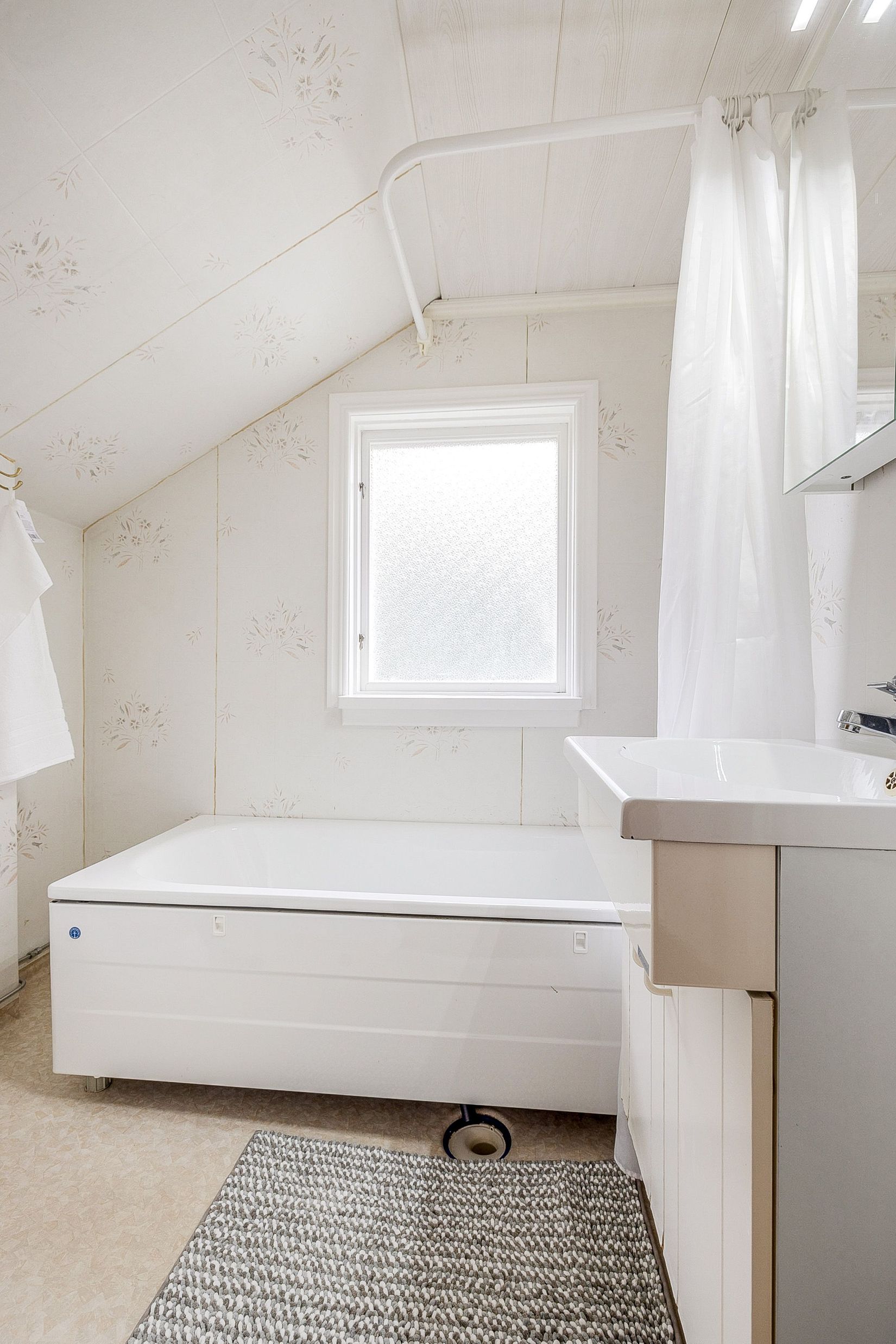 Villa, Rosenhällsgatan 12, Snopptorp, Eskilstuna