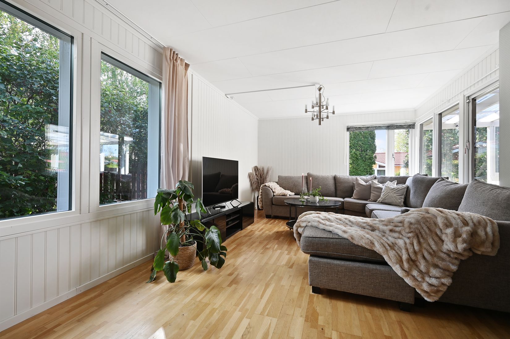 Villa, Radhus, Operettgränd 2, Viksjö - Hummelmora, Järfälla