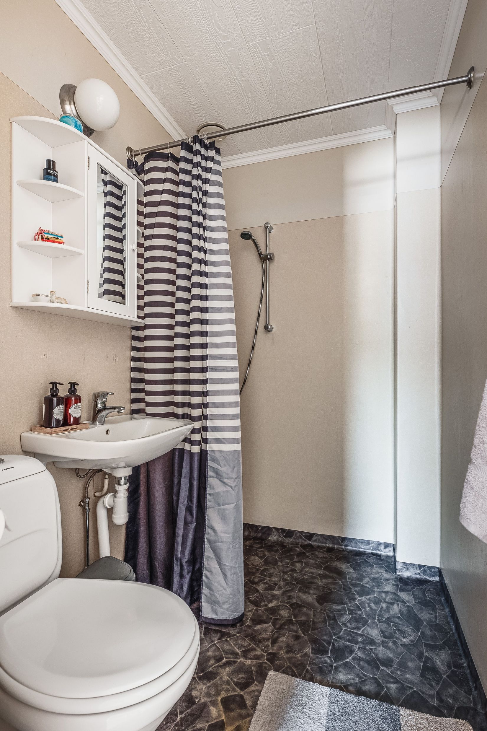 Villa, Urkhagsvägen 3, Kisa, Kinda