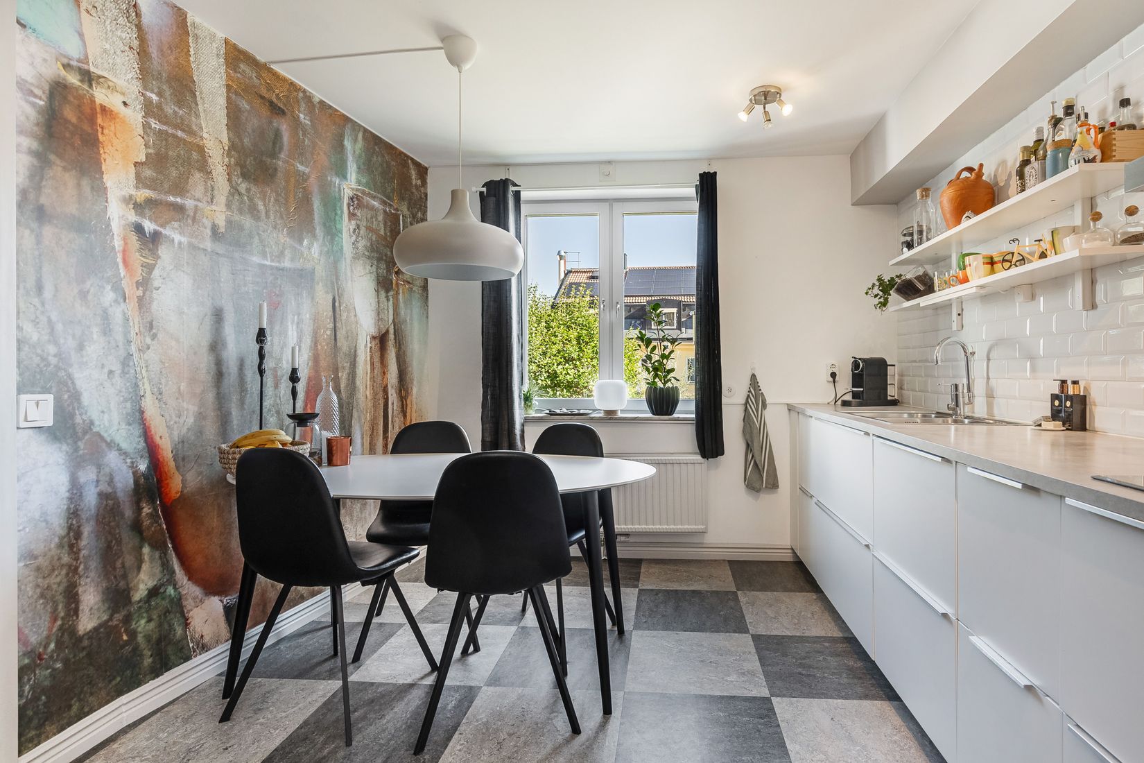 Bostadsrätt, Kyrkogatan 1F, Centralt vid Kyrkberget, Strängnäs