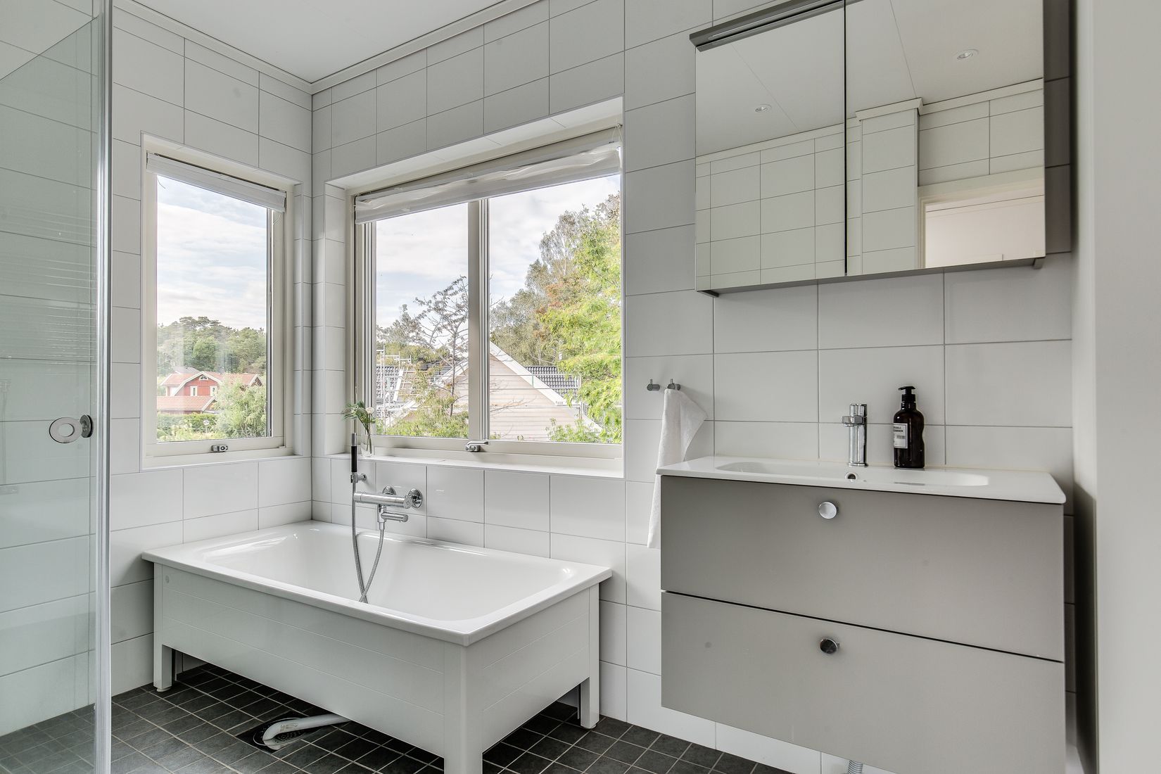 Radhus, Plåtslagarvägen 32, Mörtnäs, Värmdö