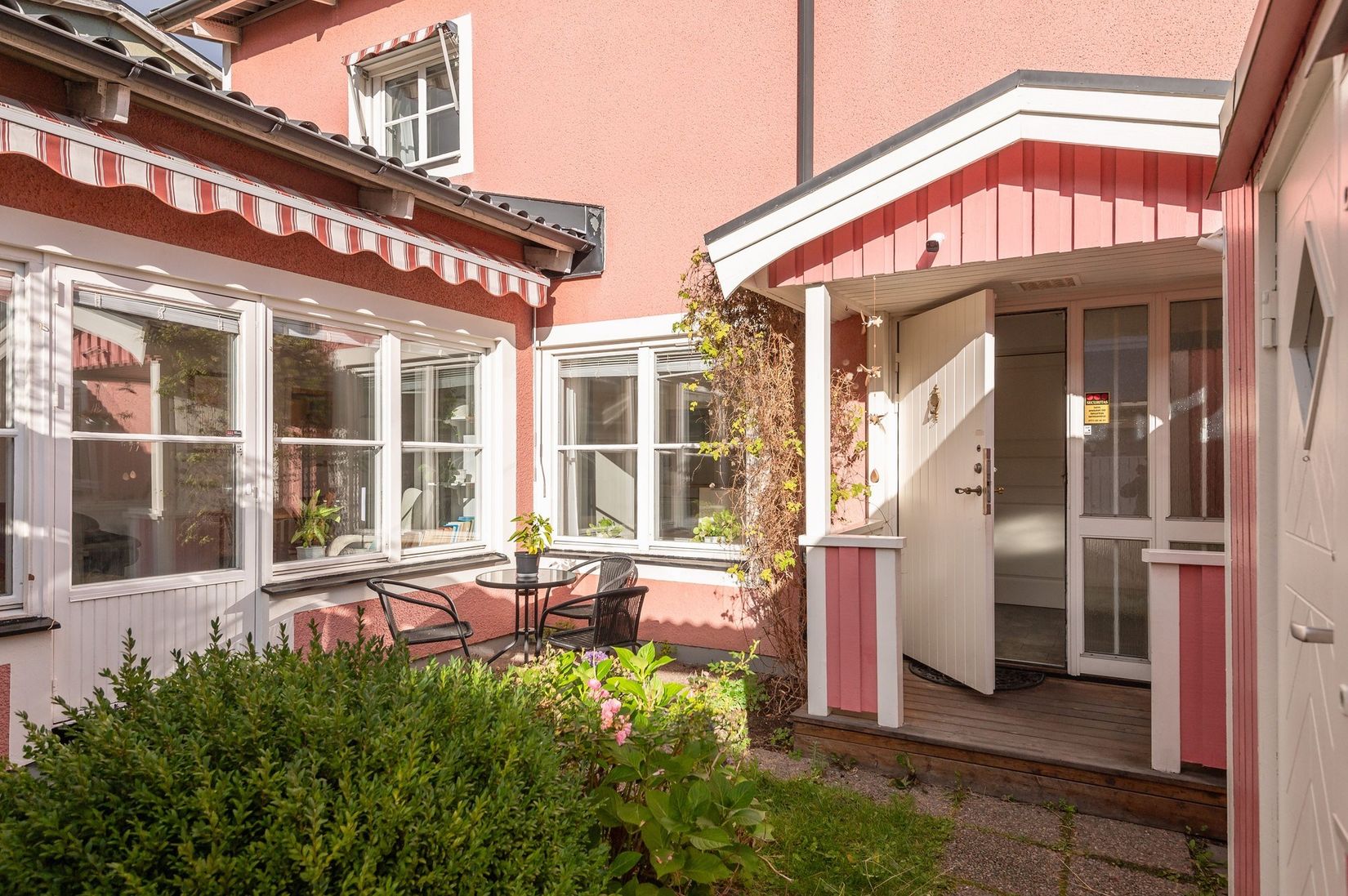 Radhus, Albert Engströms gata 154, Klockaretorpet, Norrköping