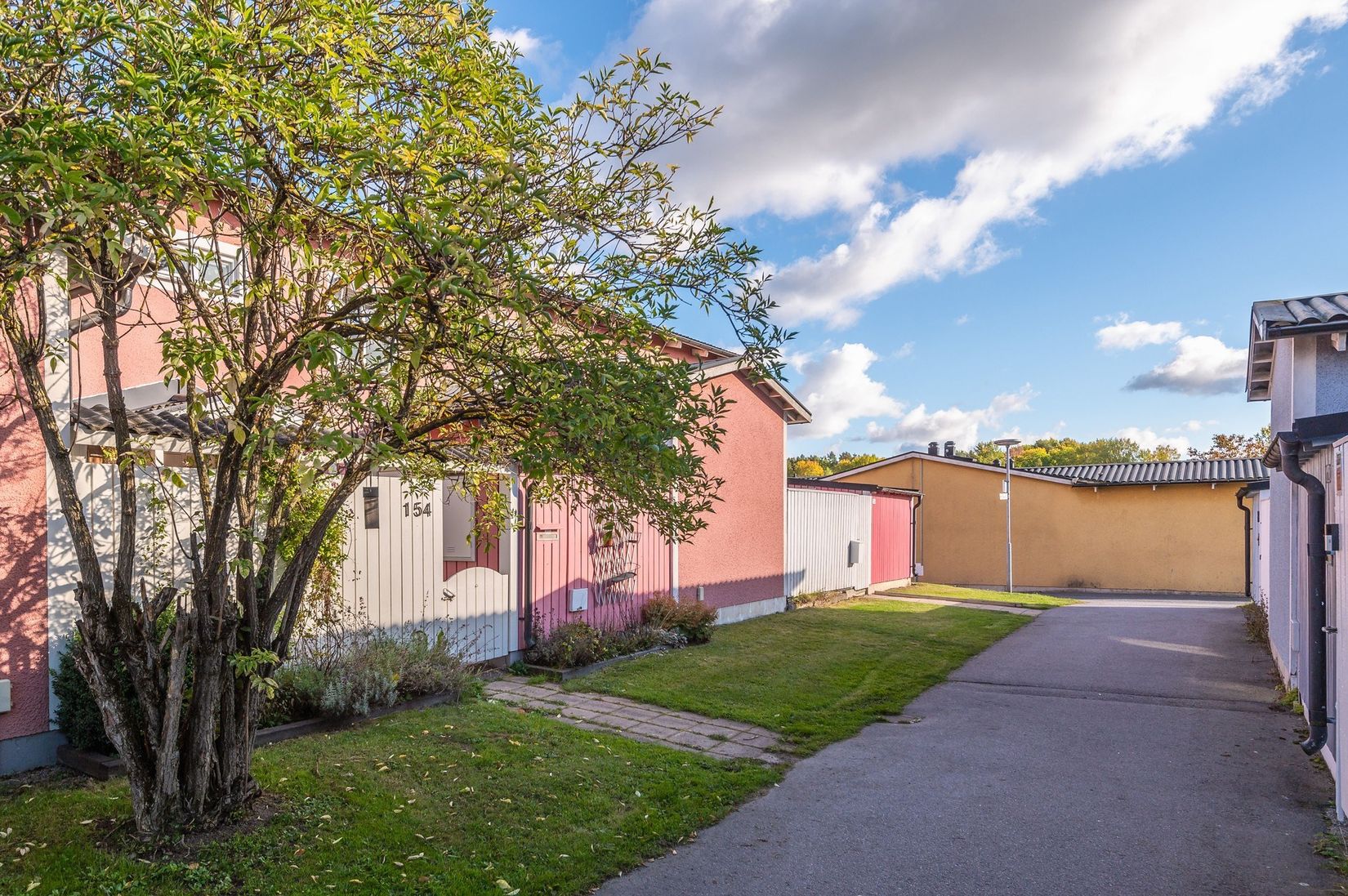 Radhus, Albert Engströms gata 154, Klockaretorpet, Norrköping