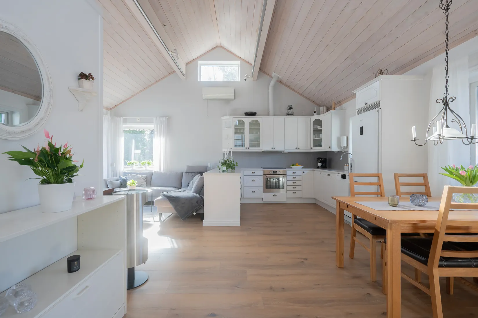 Villa, Abrahamsbergsvägen 26, Högmora, Huddinge