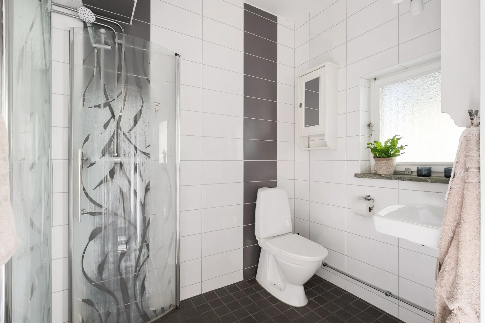 Bostadsrätt, Tyska Bottens Väg 48b, våning 2/2, Nockebyhov, Stockholm