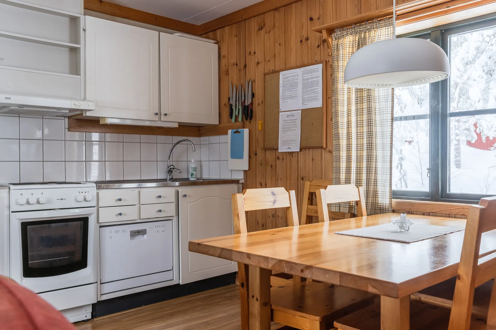 Bostadsrätt, Radhus, 10 veckor på Södra stugvägen 87, Grönklitt, Orsa