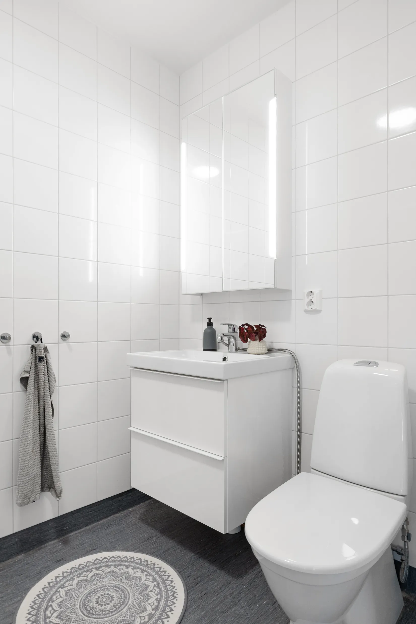 Bostadsrätt, Radhus, Diakonvägen 17, Prästgårdsmarken/Prästhagen, Upplands Väsby