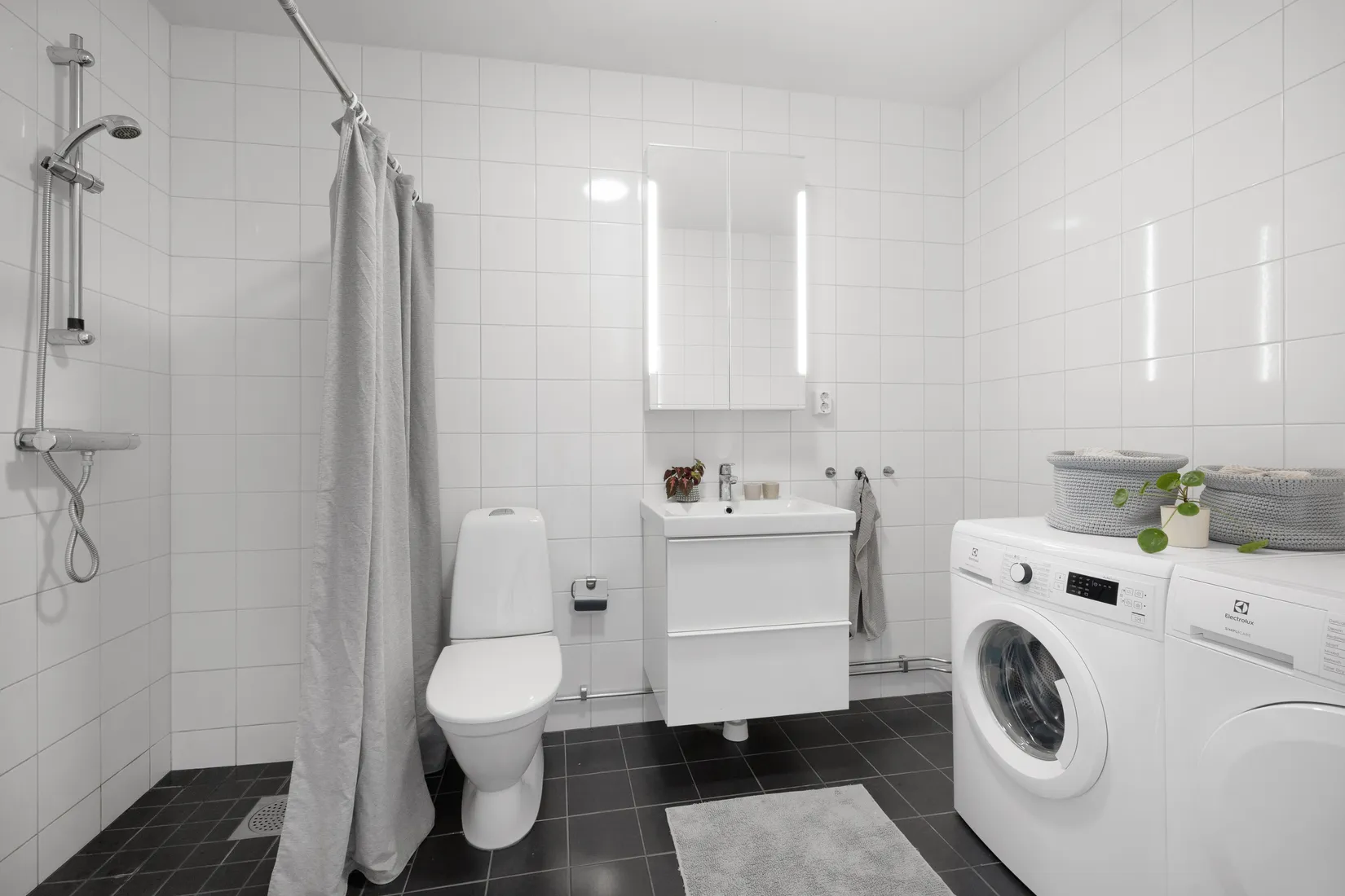 Bostadsrätt, Radhus, Diakonvägen 17, Prästgårdsmarken/Prästhagen, Upplands Väsby