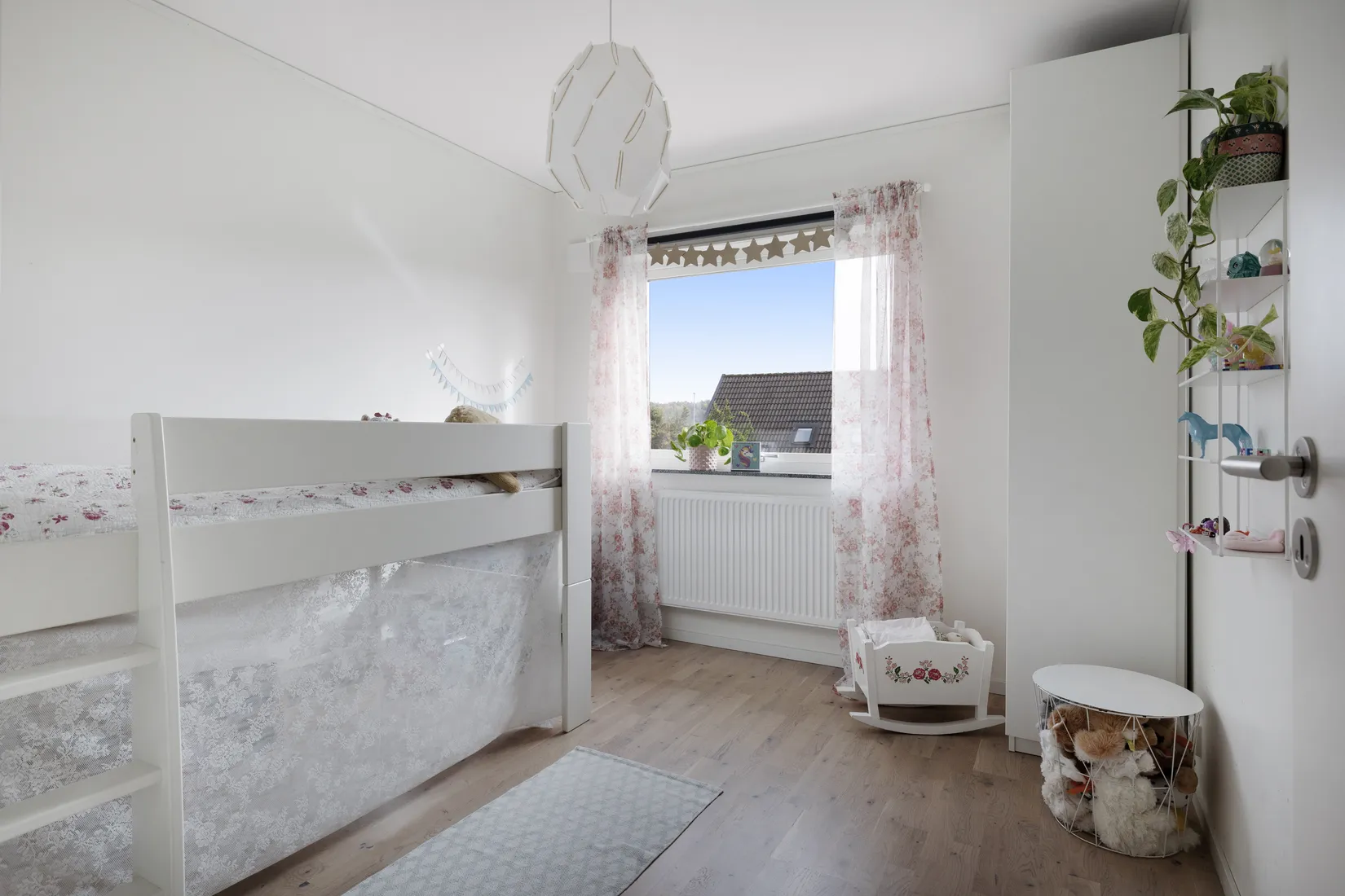Bostadsrätt, Radhus, Diakonvägen 17, Prästgårdsmarken/Prästhagen, Upplands Väsby