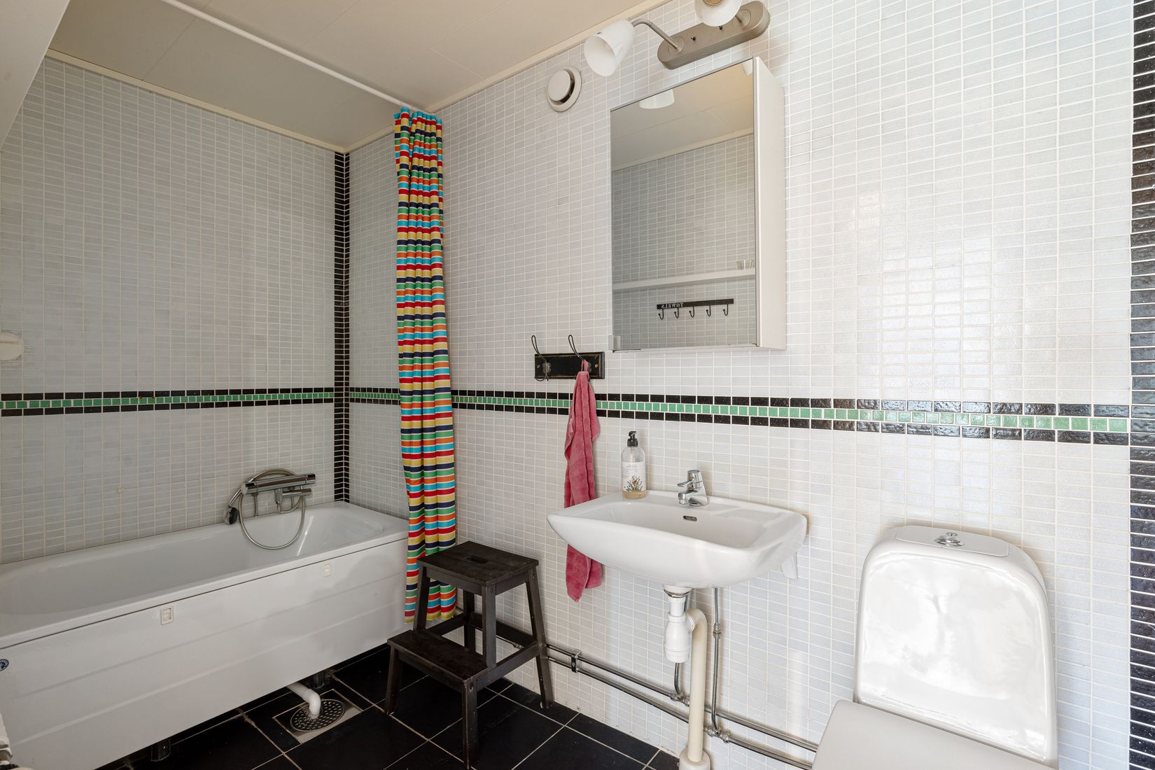 Radhus, Safirgången 66, Öringe, Tyresö