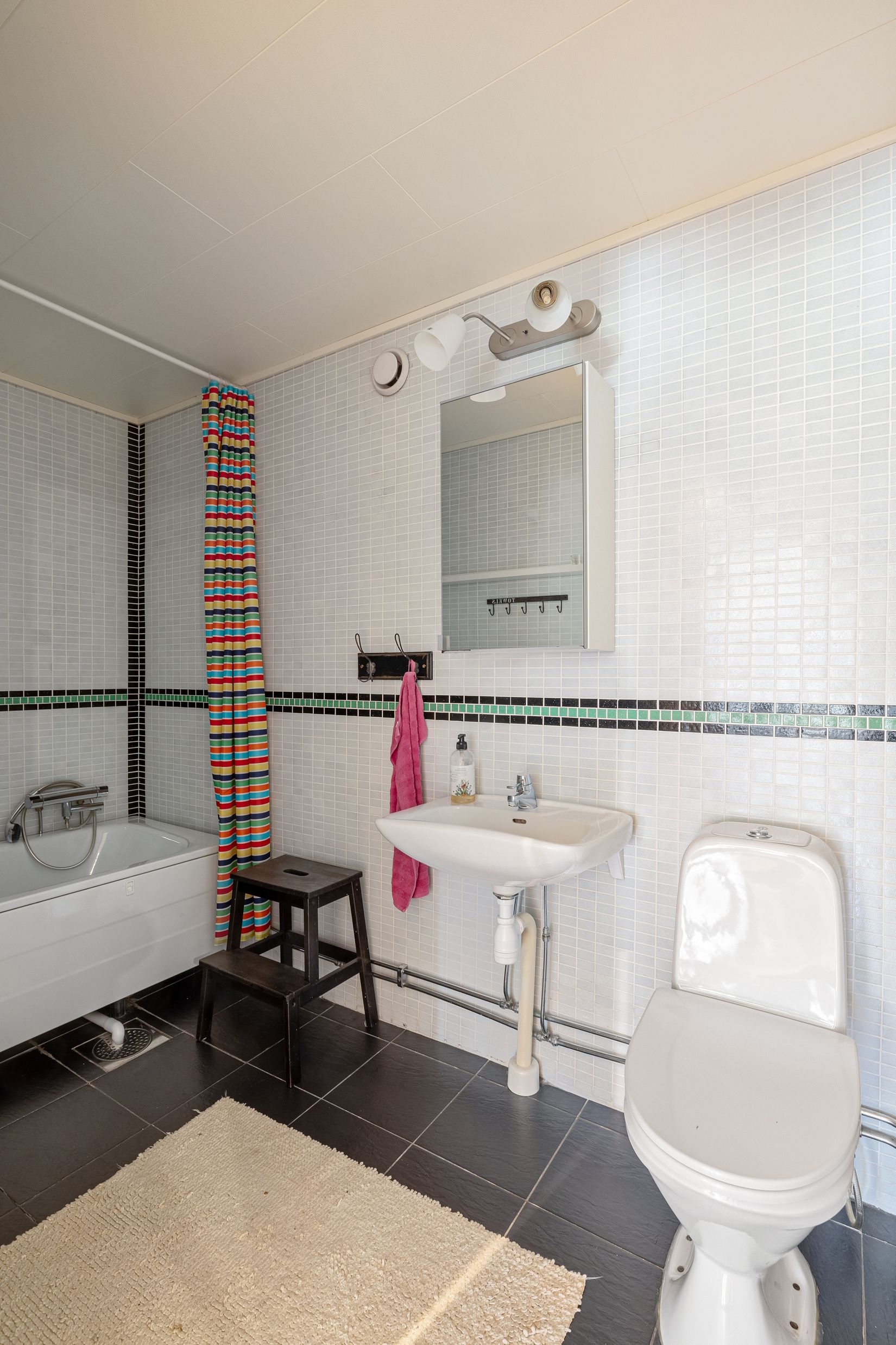 Radhus, Safirgången 66, Öringe, Tyresö