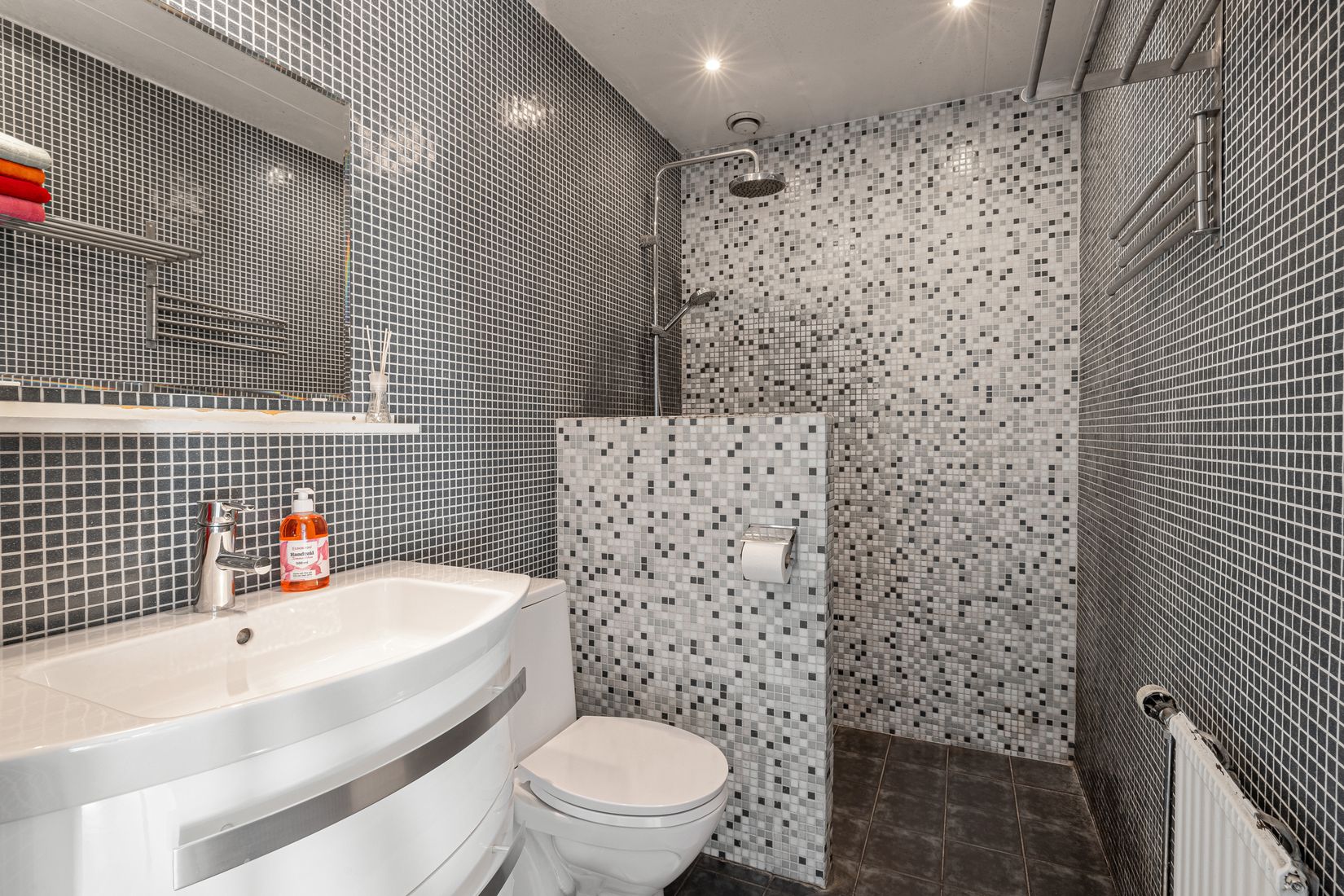 Radhus, Safirgången 66, Öringe, Tyresö