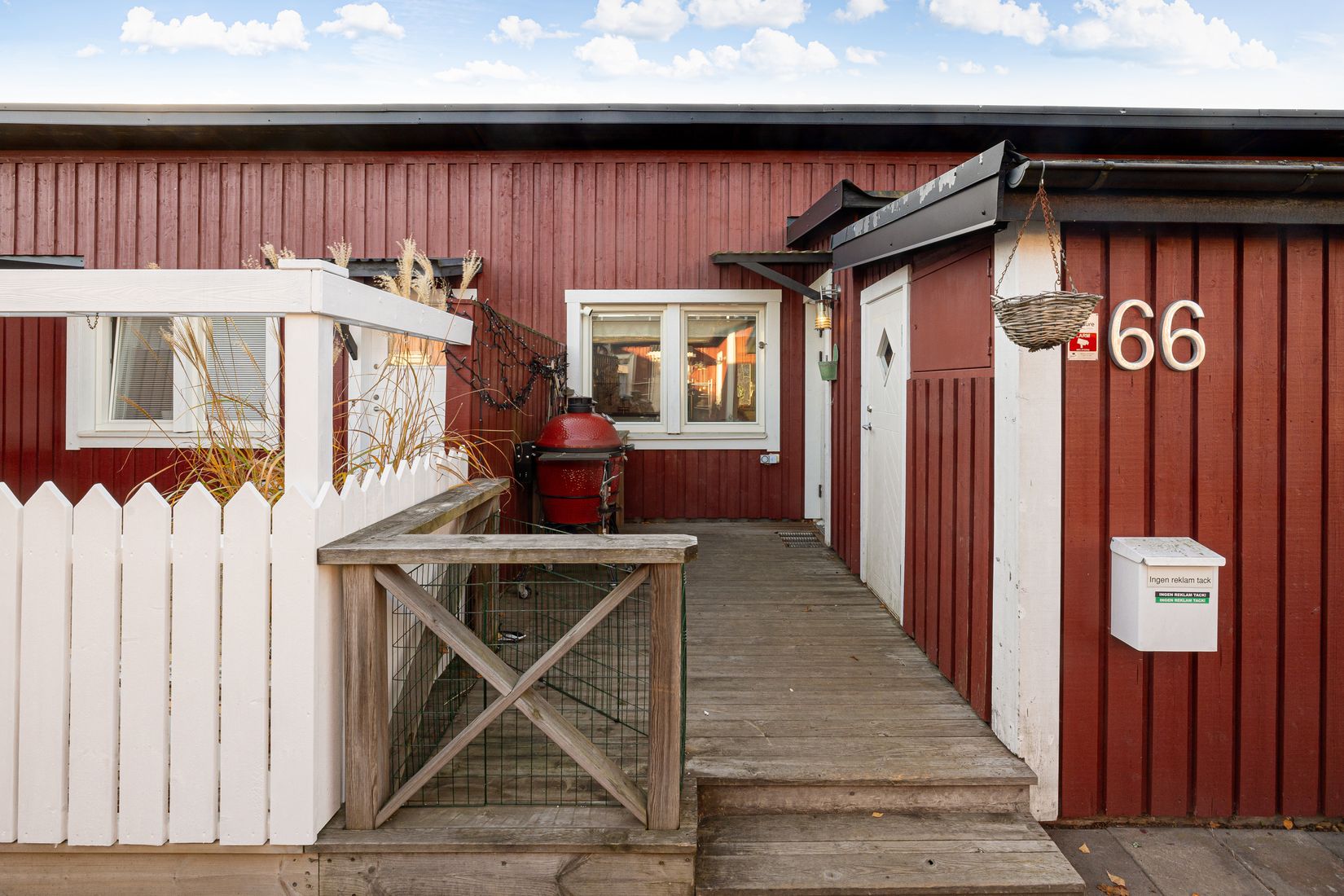 Radhus, Safirgången 66, Öringe, Tyresö